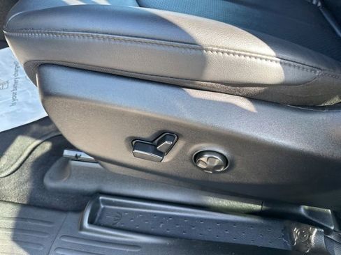 Used 2025 Chrysler Pacifica Select FWD image 17
