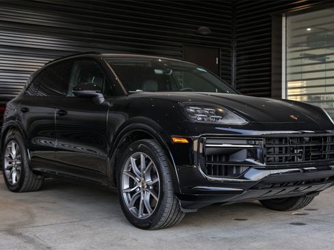 Used 2025 Porsche Cayenne image 7
