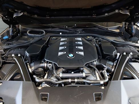 Used 2023 BMW 760i xDrive AWD/4WD image 90
