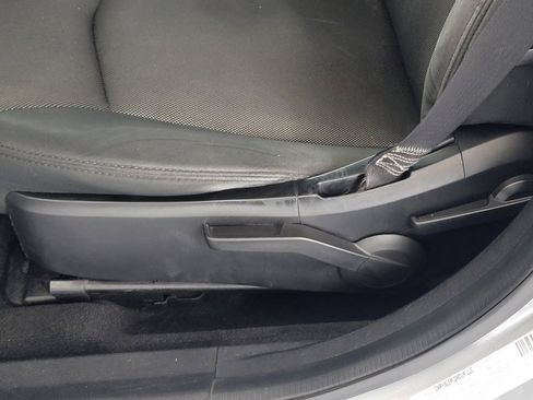 Used 2013 Dodge Avenger SE image 16