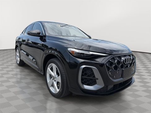 Certified 2025 Audi Q5 Prestige w/ 20" Wheel Package AWD/4WD image 7