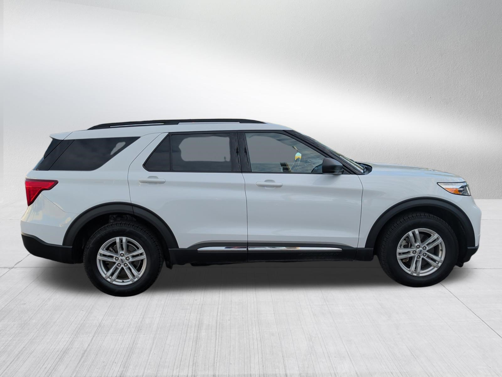 Used 2020 Ford Explorer XLT AWD/4WD image 8