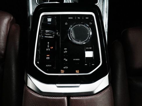 Used 2023 BMW 760i xDrive image 28
