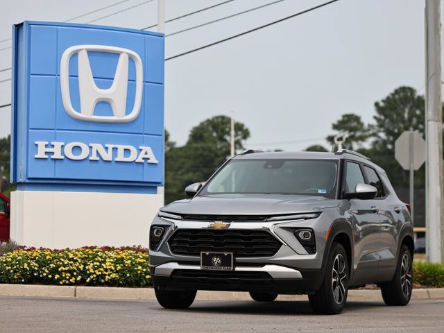 Used 2025 Chevrolet TrailBlazer LT AWD/4WD image 1
