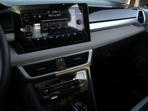 New 2025 Volkswagen Taos SE image 18