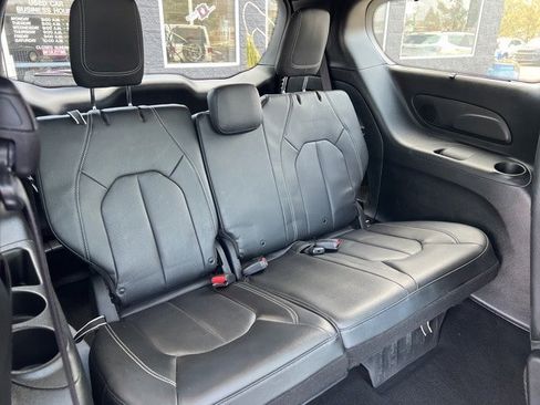 Certified 2019 Chrysler Pacifica Touring-L Plus w/ Advanced Safetytec Group image 9