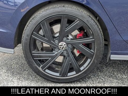 Used 2022 Volkswagen GTI SE FWD image 10