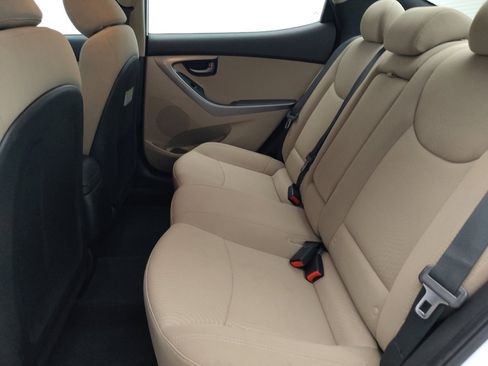 Used 2015 Hyundai Elantra SE FWD image 18