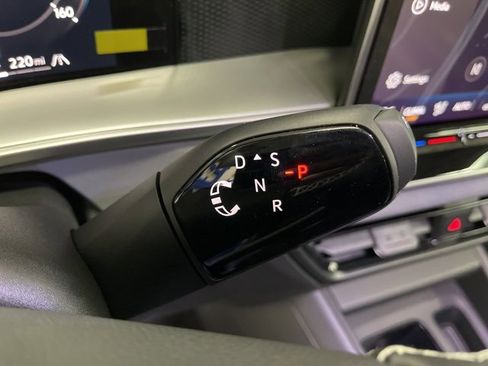 New 2026 Volkswagen Tiguan SE image 18