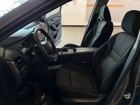 Used 2025 Nissan Rogue SV image 28