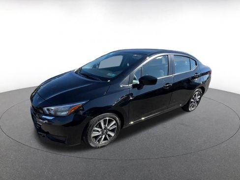 Used 2025 Nissan Versa SV image 8