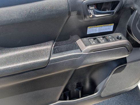 Used 2019 Toyota Tacoma TRD Off-Road w/ Technology Package AWD/4WD image 15