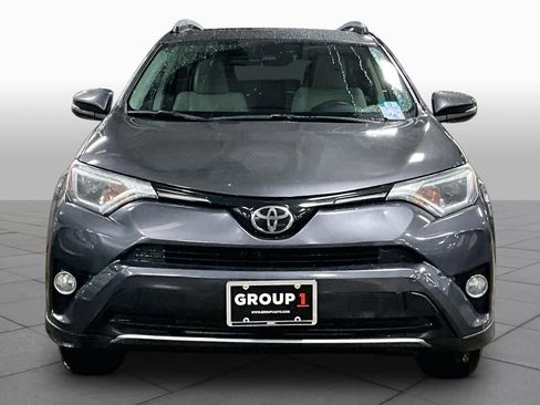 Used 2017 Toyota RAV4 XLE AWD/4WD image 4