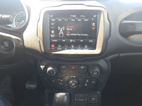 Used 2020 Jeep Renegade Altitude w/ UConnect 8.4 Nav Group FWD image 25