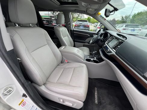 Used 2015 Toyota Highlander Limited AWD/4WD image 34