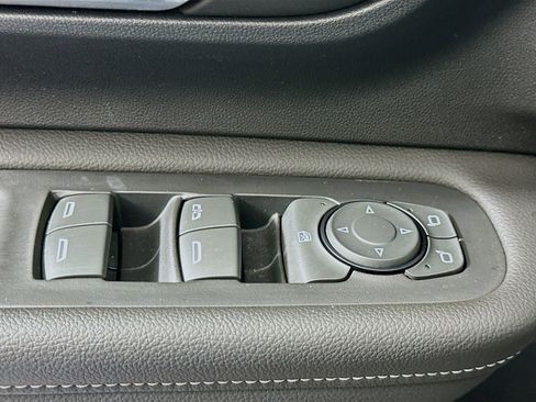 Used 2022 GMC Terrain SLT w/ Elevation Edition image 15