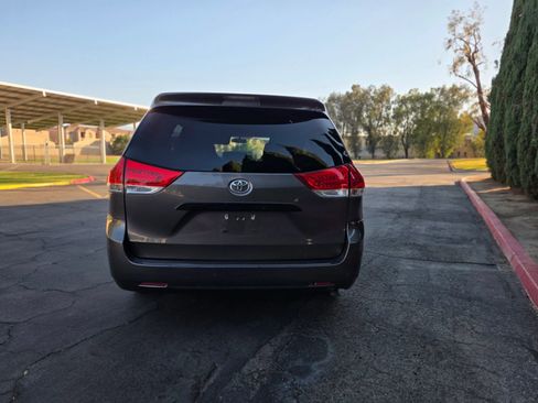Used 2013 Toyota Sienna L w/ Towing Pkg FWD image 29
