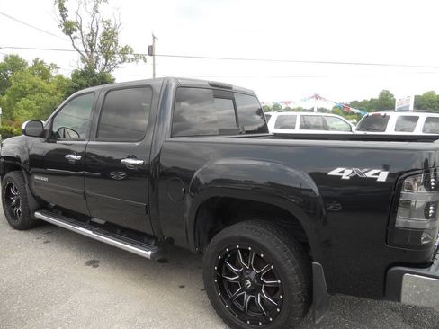 Used 2010 GMC Sierra 1500 SLE w/ (PDW) Pro Sport Package AWD/4WD image 11