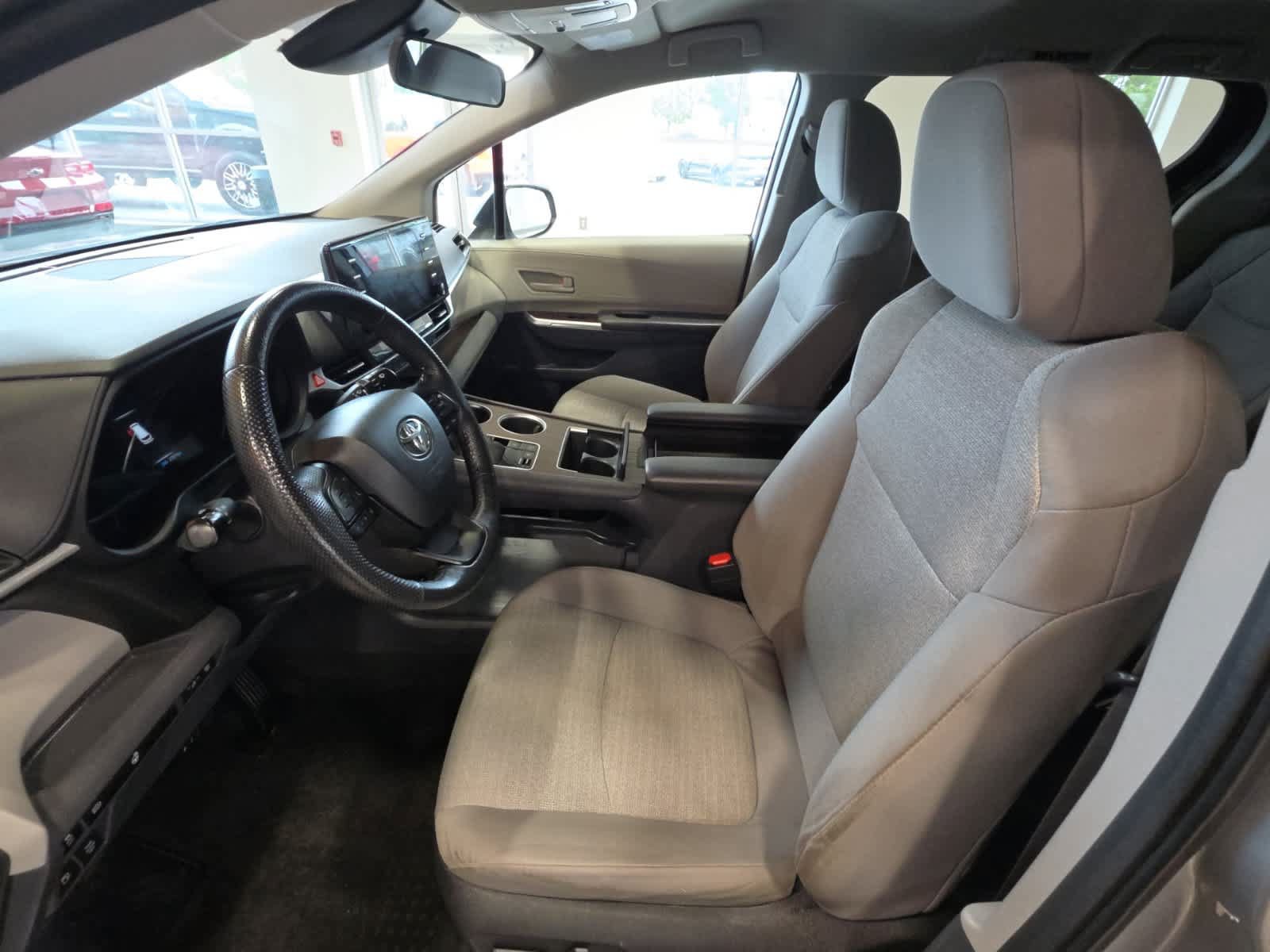 Used 2024 Toyota Sienna AWD image 14