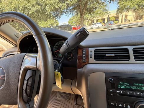 Used 2013 GMC Yukon XL SLT w/ Texas Edition image 23