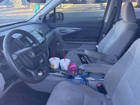 Used 2021 Honda Pilot EX image 8