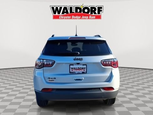 New 2025 Jeep Compass Latitude w/ Convenience Group AWD/4WD image 3