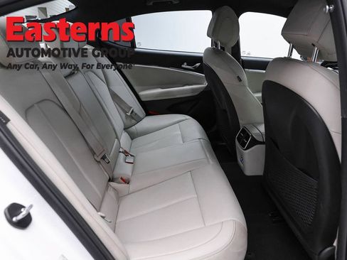 Used 2025 Genesis G70 2.5T RWD image 24