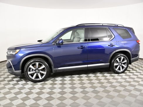 Used 2025 Honda Pilot Touring image 9