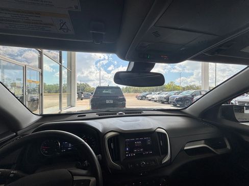 Used 2024 GMC Terrain SLE FWD image 34