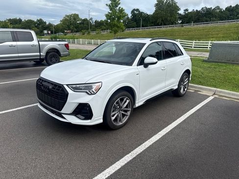 Used 2022 Audi Q3 2.0T Premium Plus w/ Premium Plus Package AWD/4WD image 2