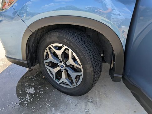 Used 2021 Subaru Forester Premium AWD/4WD image 38