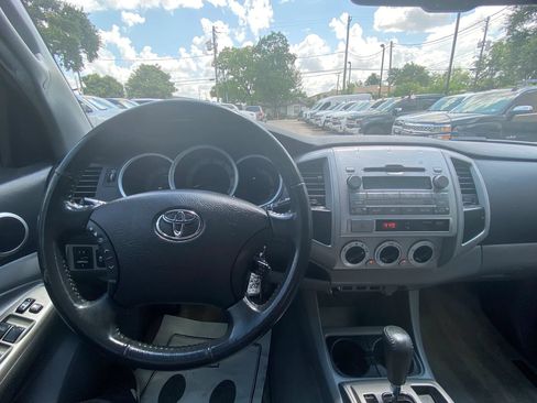 Used 2011 Toyota Tacoma PreRunner w/ SR5 Pkg #2 RWD image 10
