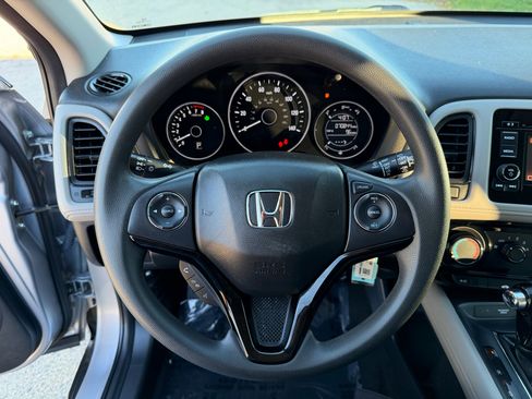 Used 2022 Honda HR-V LX image 14