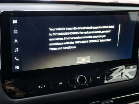 New 2025 Mitsubishi Outlander SE image 11