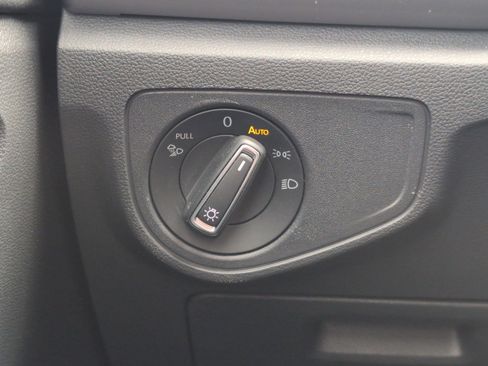 Used 2020 Volkswagen Atlas Cross Sport SE w/ Panoramic Sunroof Package image 25