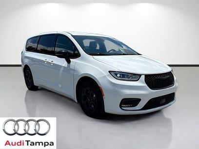 Used 2024 Chrysler Pacifica Limited