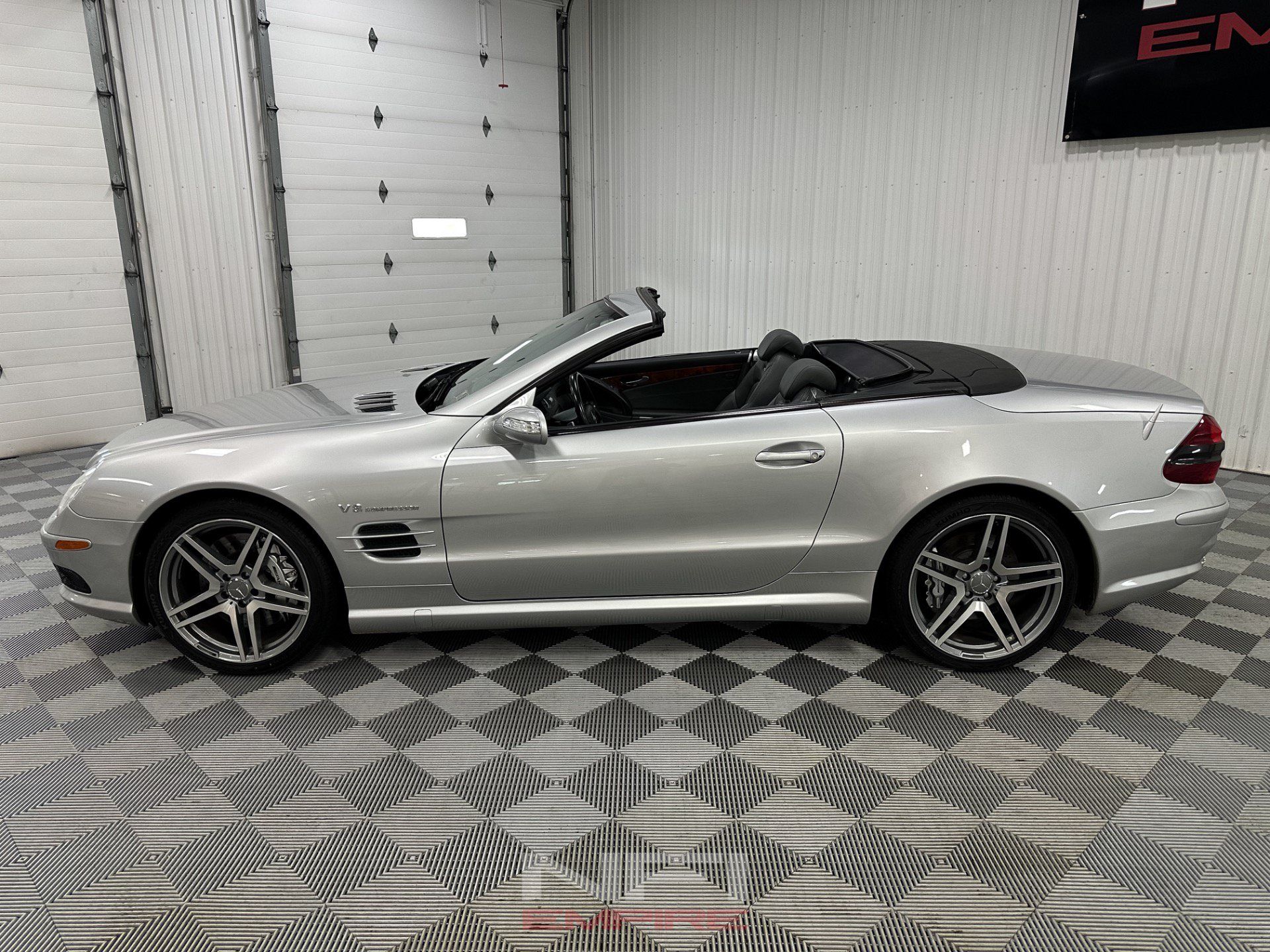 Used 2005 Mercedes-Benz SL 55 AMG image 3