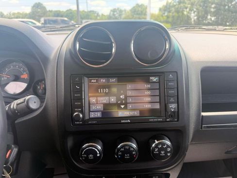 Used 2017 Jeep Patriot High Altitude AWD/4WD image 18