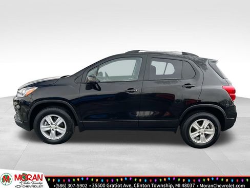 Certified 2022 Chevrolet Trax LT w/ LT Convenience Package image 3