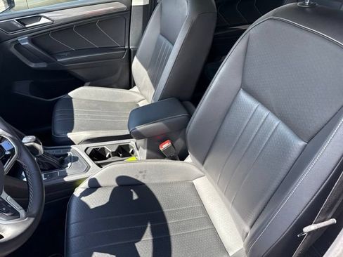 Used 2022 Volkswagen Tiguan SE w/ Panoramic Sunroof Package FWD image 23