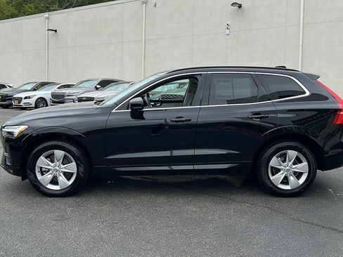 Used 2022 Volvo XC60 B5 Momentum w/ Climate Package image 2