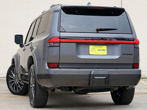 Used 2025 Lexus GX 550 w/ Accessory Package (2T) AWD/4WD image 6
