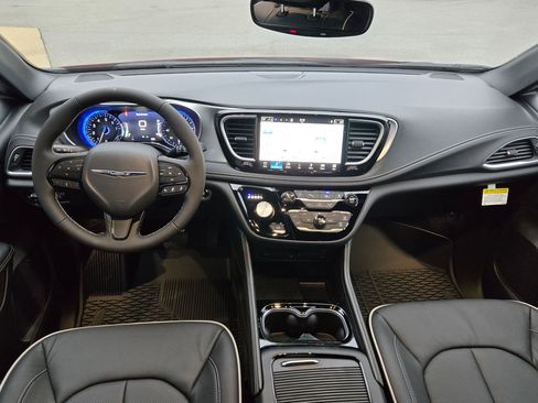 New 2026 Chrysler Pacifica Limited w/ Uconnect Theater Family Group image 9