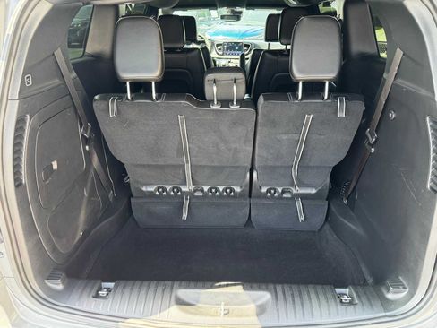 Used 2025 Chrysler Pacifica Select FWD image 31