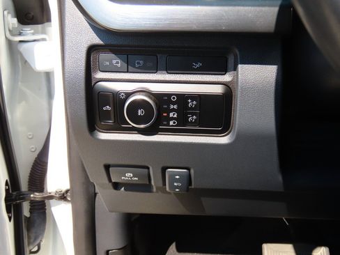 Certified 2024 Ford F250 Lariat w/ Sport Appearance Package image 27