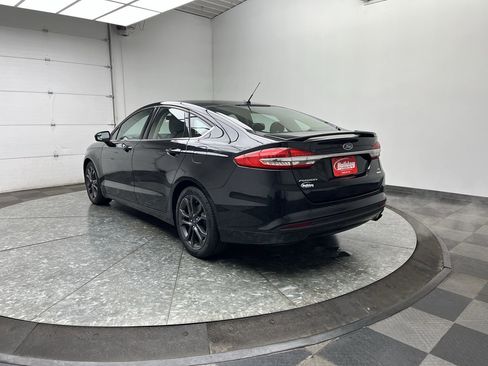 Used 2018 Ford Fusion SE w/ Equipment Group 201A FWD image 2