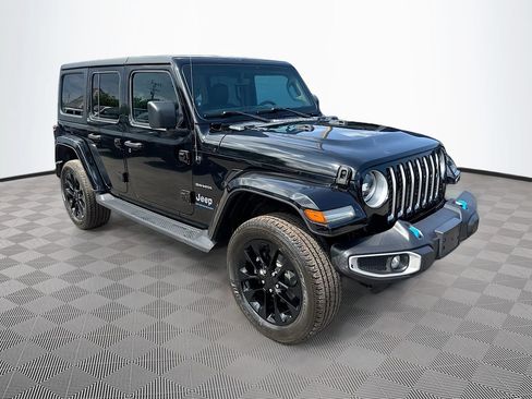 Used 2023 Jeep Wrangler Unlimited Sahara w/ Cold Weather Group AWD/4WD image 4