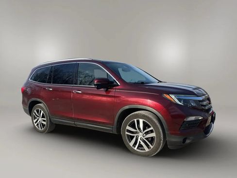 Used 2018 Honda Pilot Touring image 1