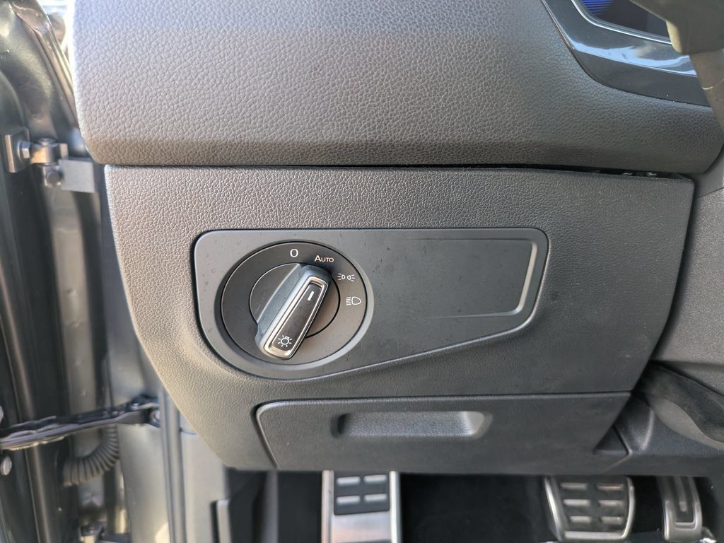 Certified 2022 Volkswagen Tiguan SE R-Line FWD image 25