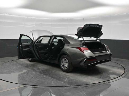New 2026 Hyundai Elantra SE FWD image 43